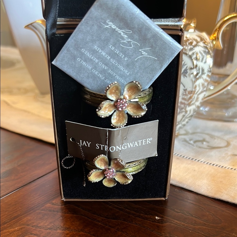 Jay Strongwater Antique Gold and Olive & Swarovski Crystals Floral Napkin Rings